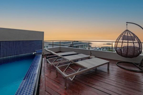 Stylish Penthouse with 180 degree Ocean Views!